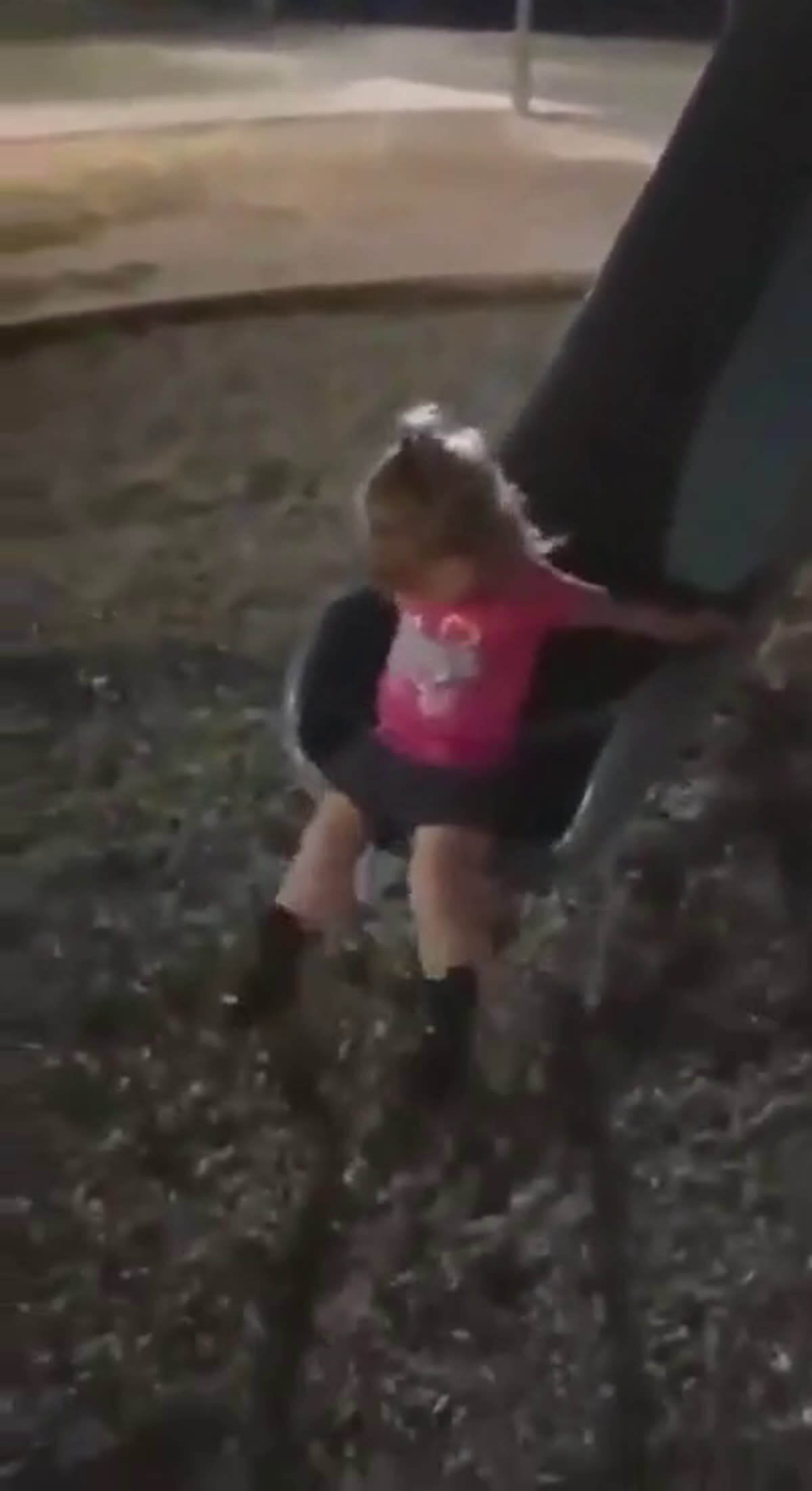 видео маленькую девочку трахают в жопу видео фото 37